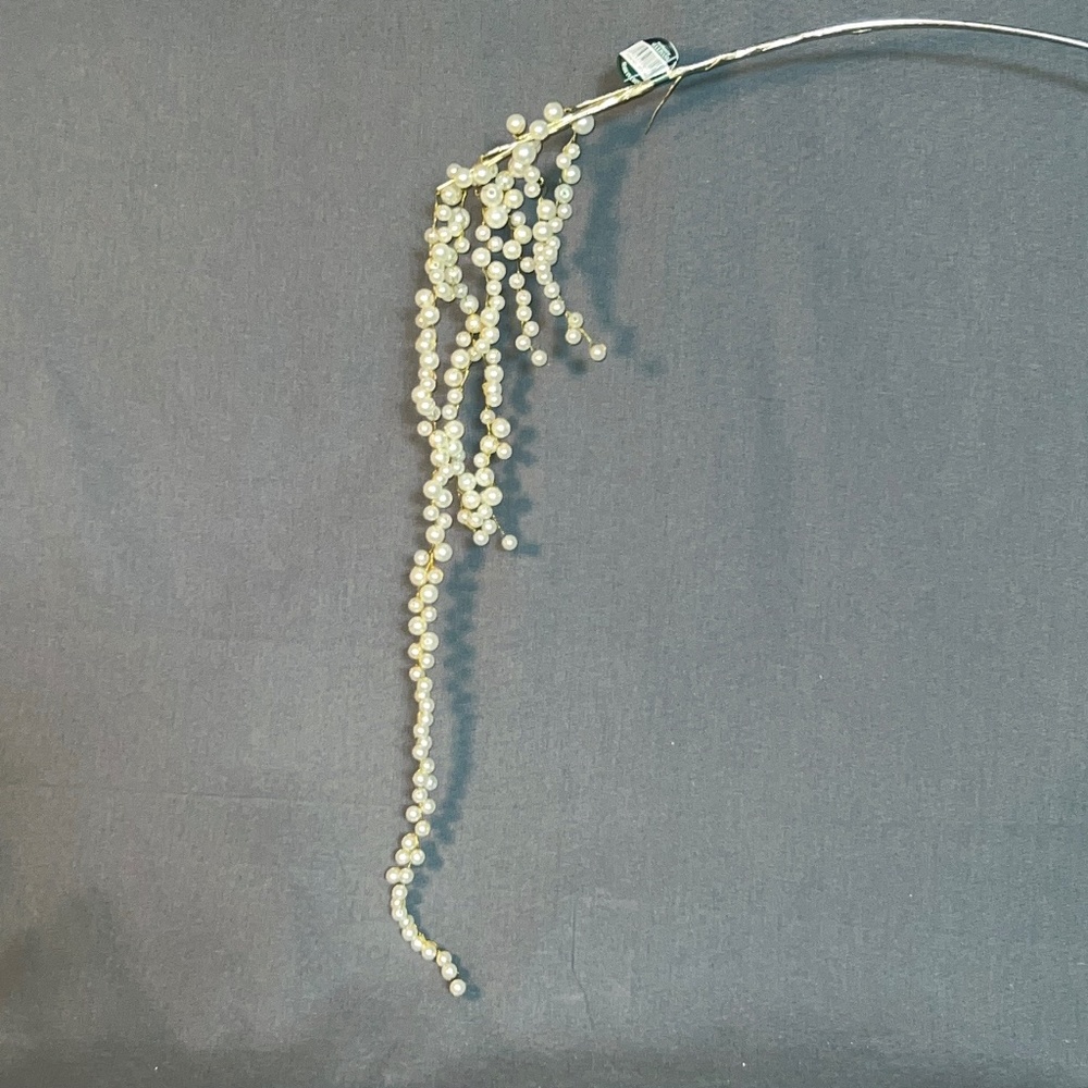 Hanging Pearl Clusters on Branch